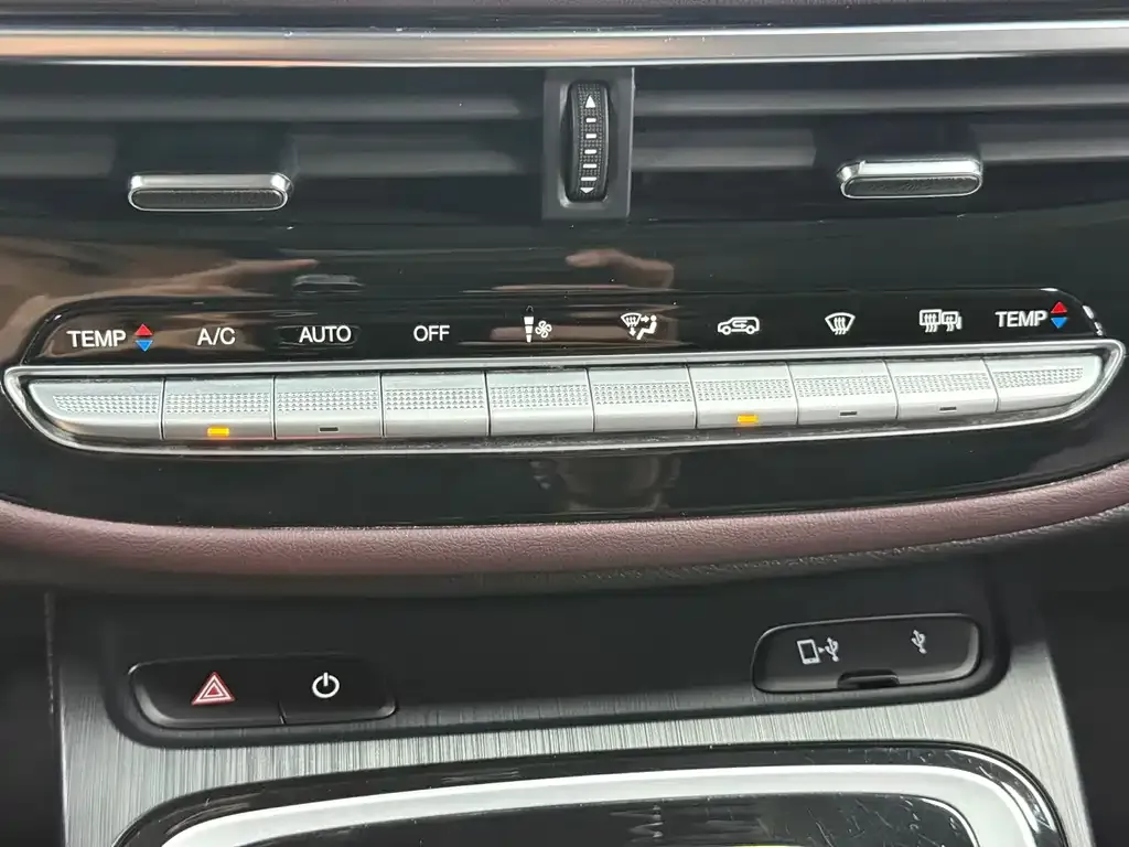 GAC Motor Trumpchi M6 — фото 10
