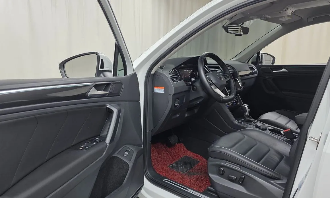 Volkswagen Tiguan — фото 9