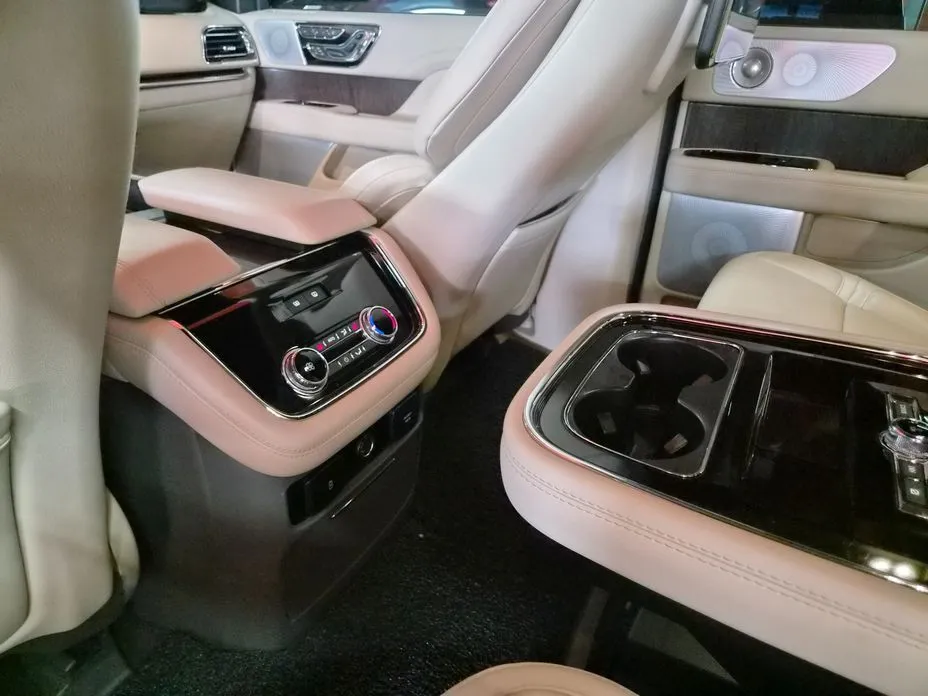 Lincoln Navigator — фото 10