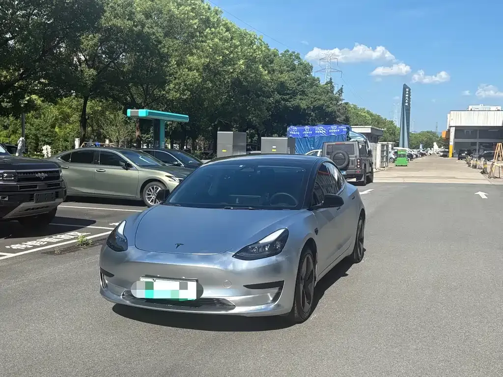 Tesla Model 3 — фото 1
