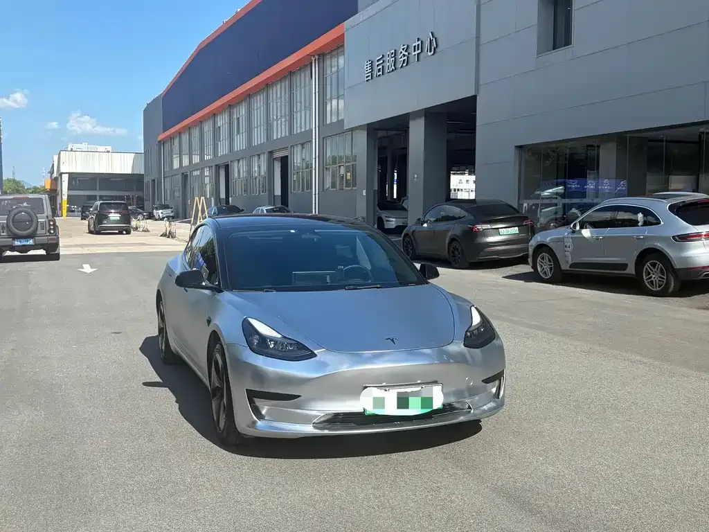 Tesla Model 3 — фото 3