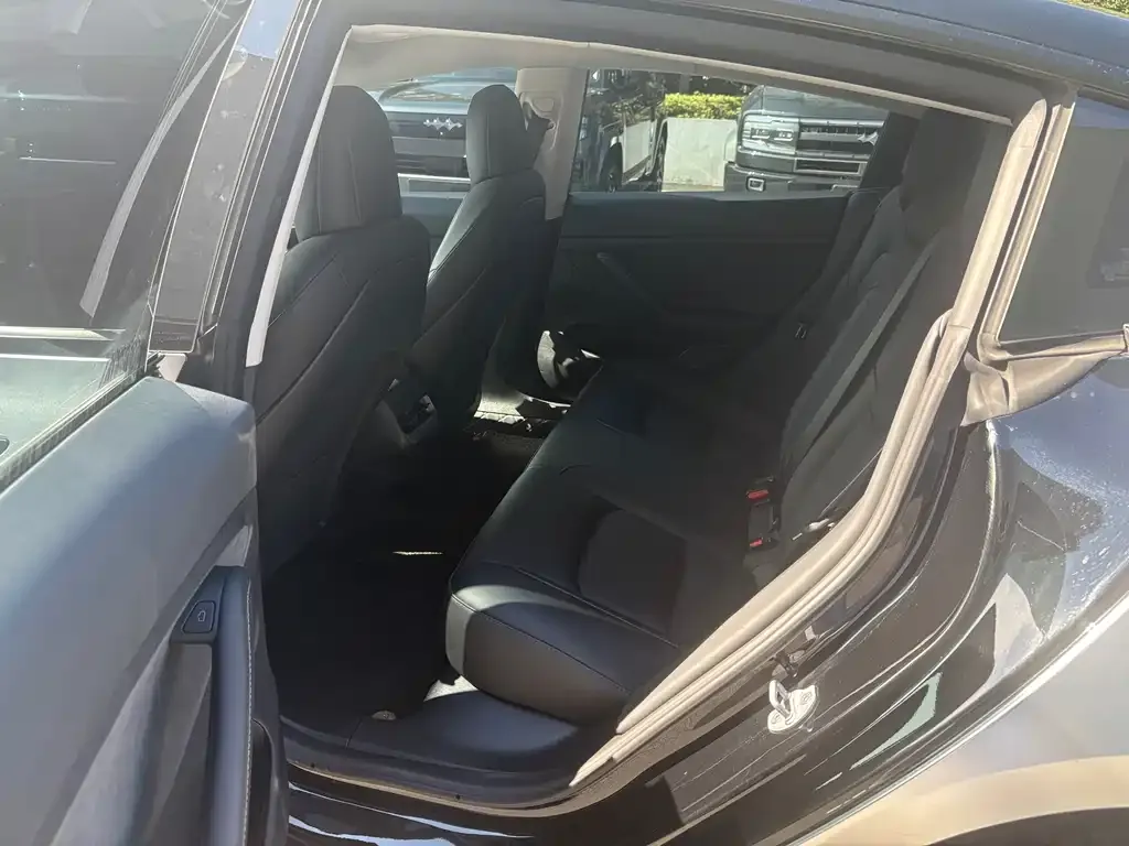 Tesla Model 3 — фото 4