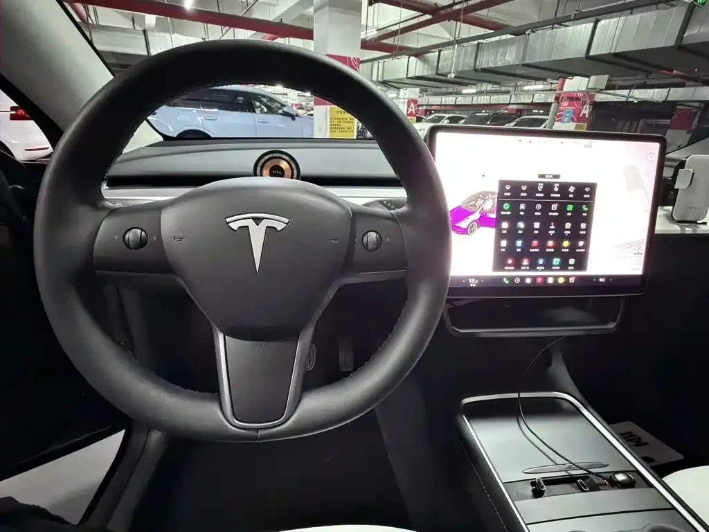 Tesla Model Y — фото 6