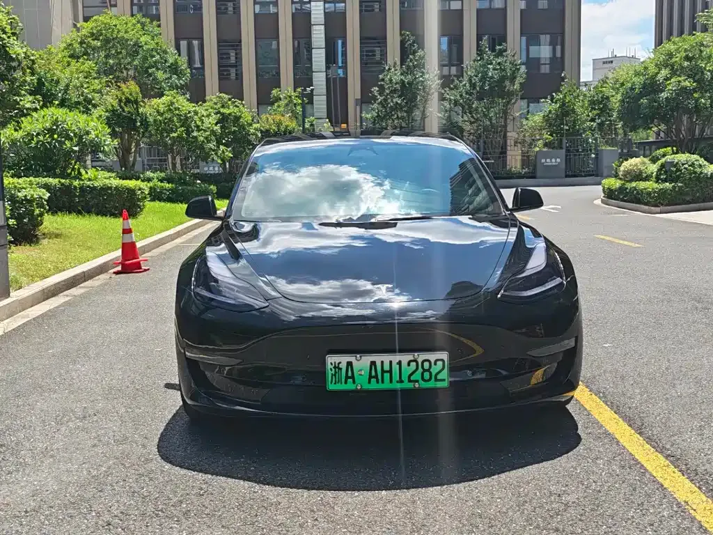 Tesla Model 3 — фото 8