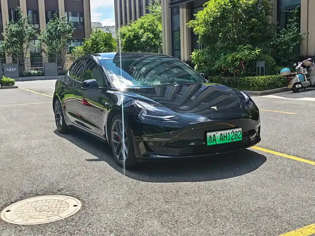 Tesla Model 3 — фото 10