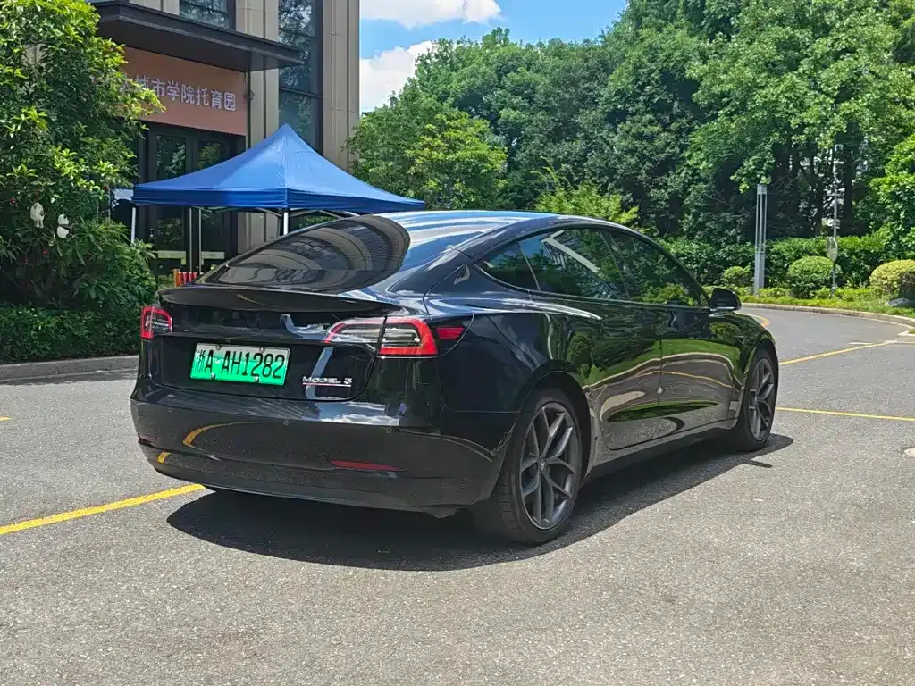 Tesla Model 3 — фото 6