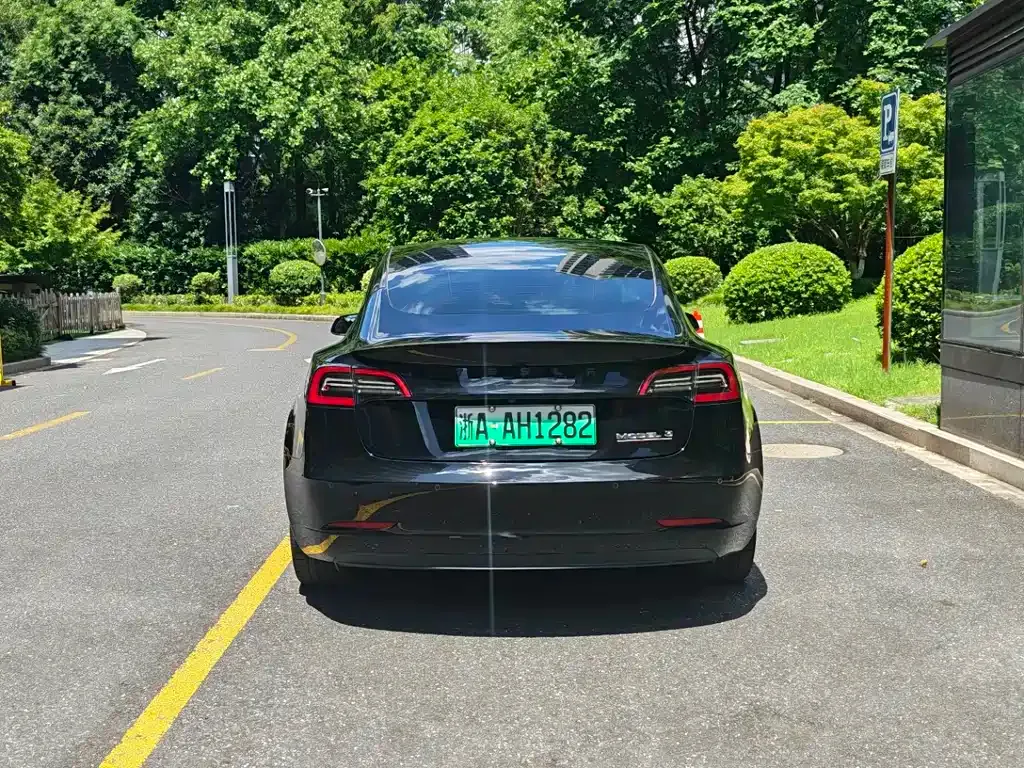 Tesla Model 3 — фото 9
