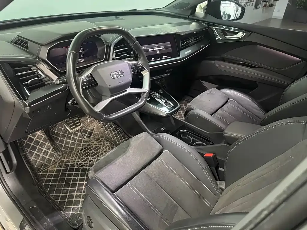 Audi Q4 e-tron — фото 10