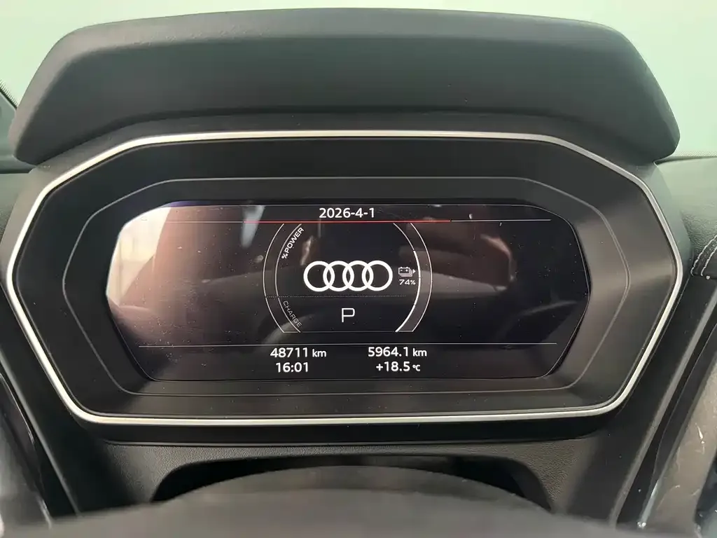 Audi Q4 e-tron — фото 2