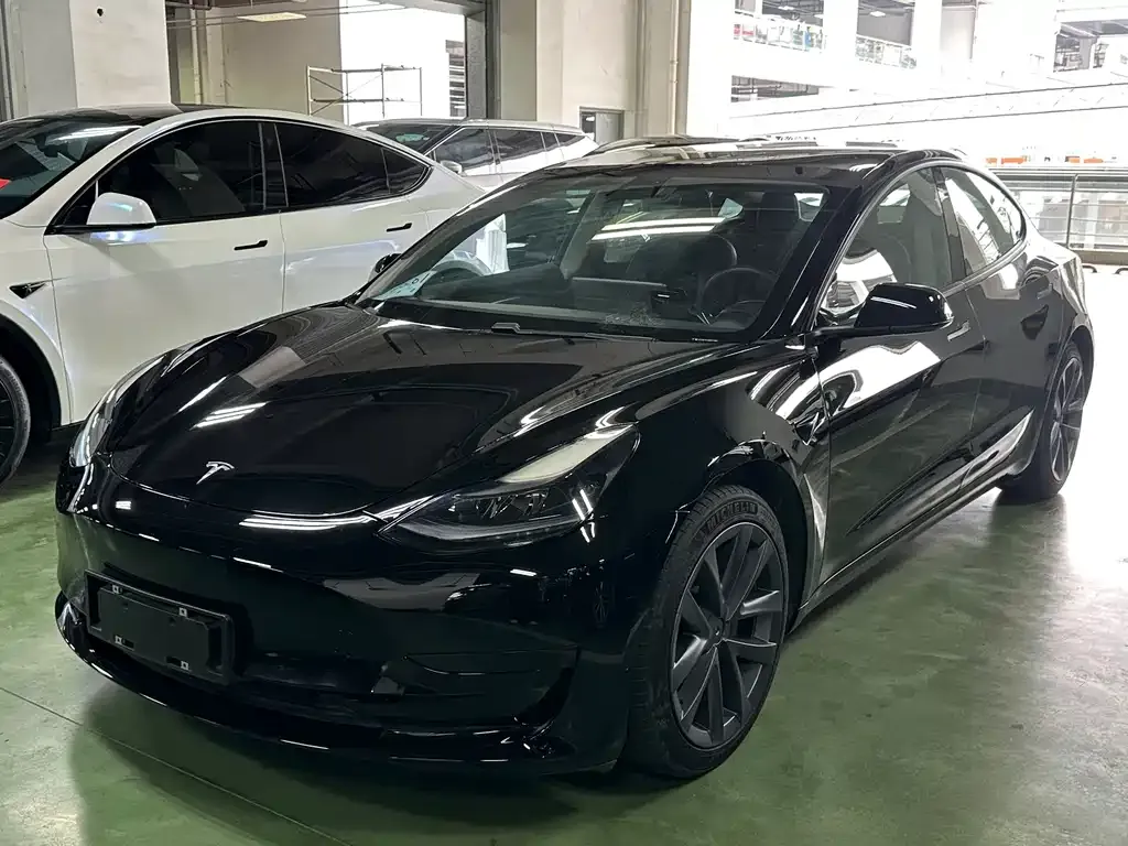 Tesla Model 3 — фото 1