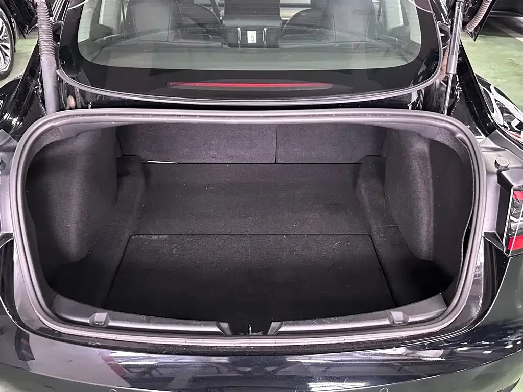 Tesla Model 3 — фото 10