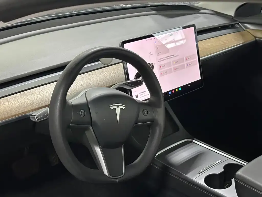 Tesla Model 3 — фото 3