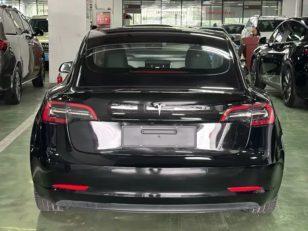 Tesla Model 3 — фото 4