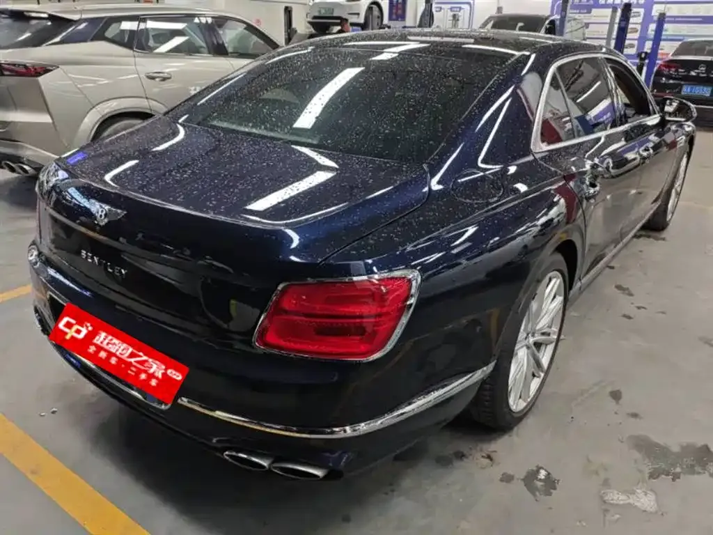 Bentley Flying Spur — фото 7