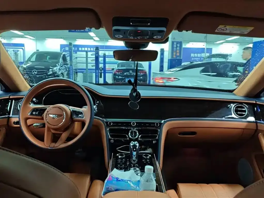 Bentley Flying Spur — фото 2