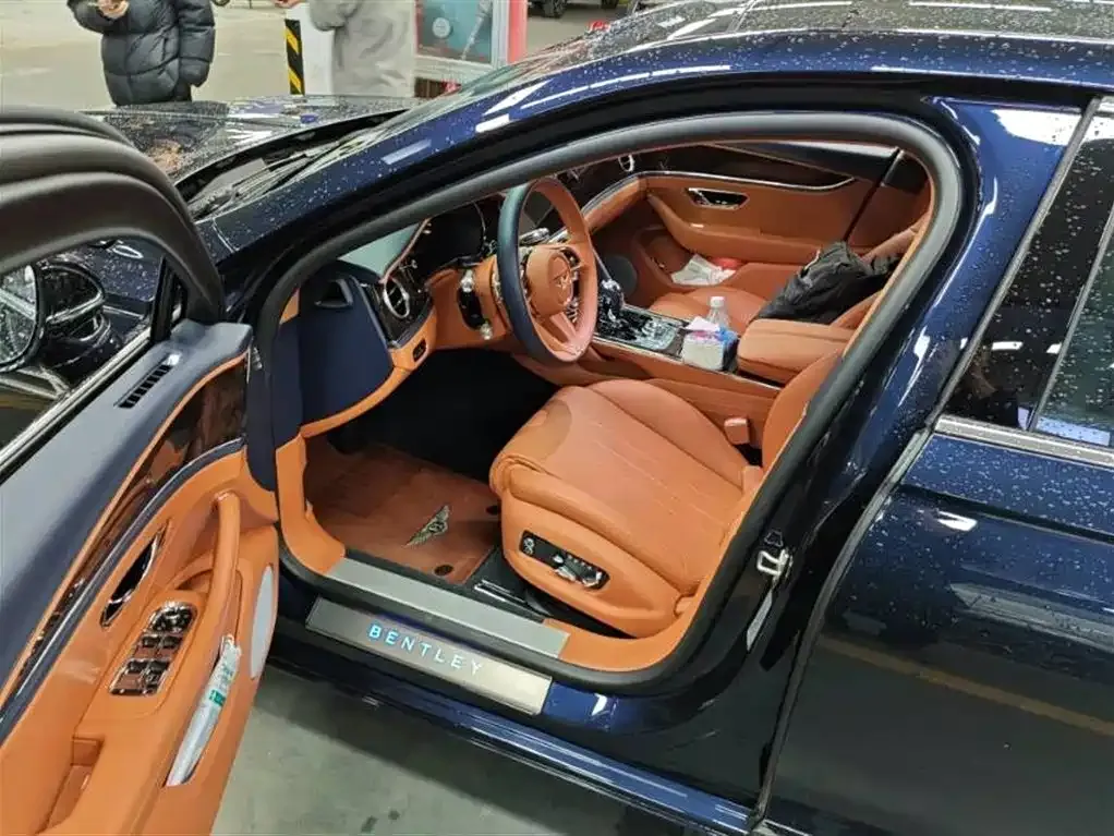 Bentley Flying Spur — фото 4