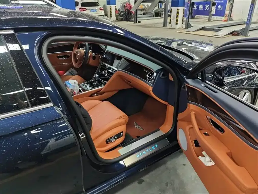 Bentley Flying Spur — фото 9