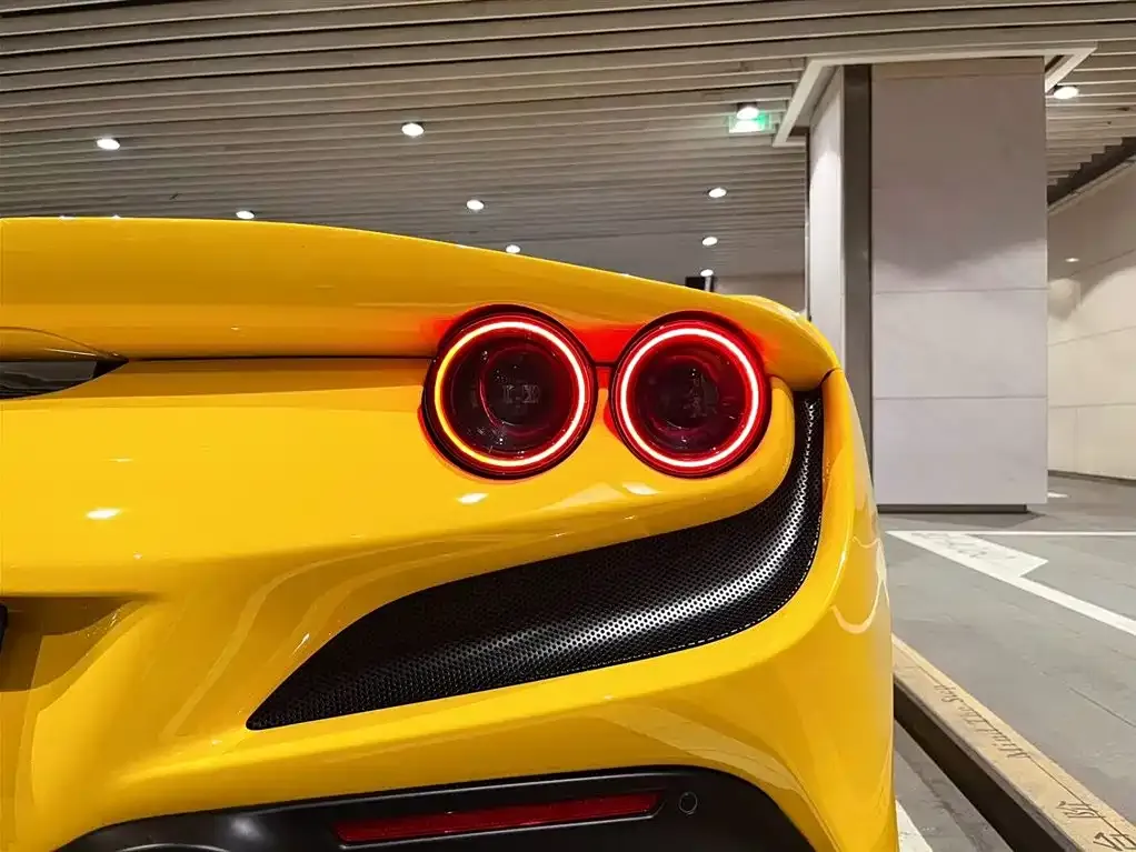 Ferrari F8 — фото 7