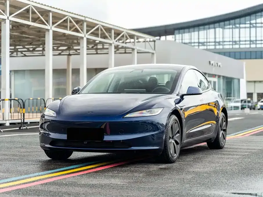 Tesla Model 3 — фото 1