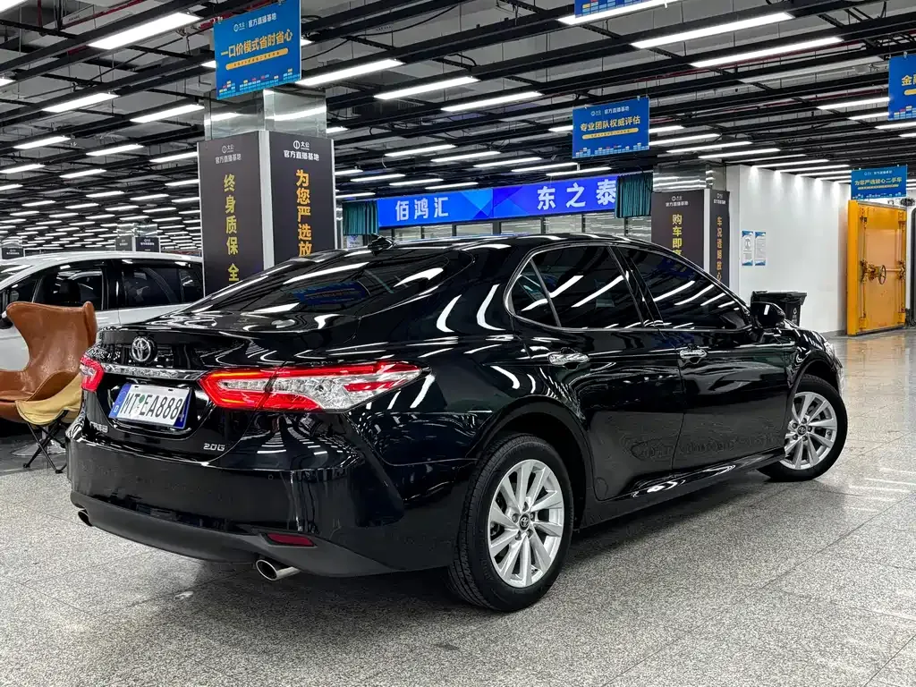 Toyota Camry — фото 5