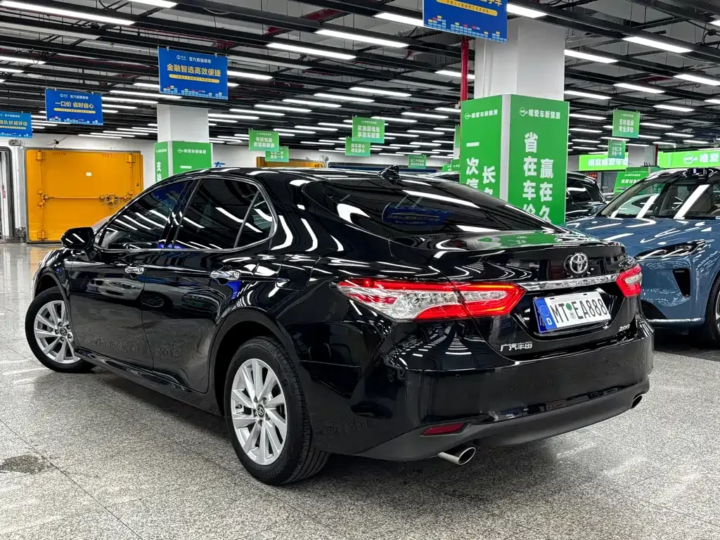Toyota Camry — фото 6