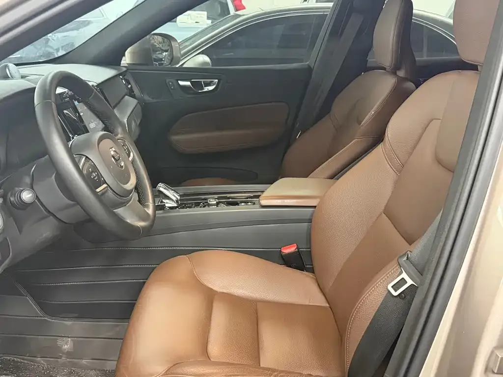 Volvo XC60 2024 из CN, фото 7