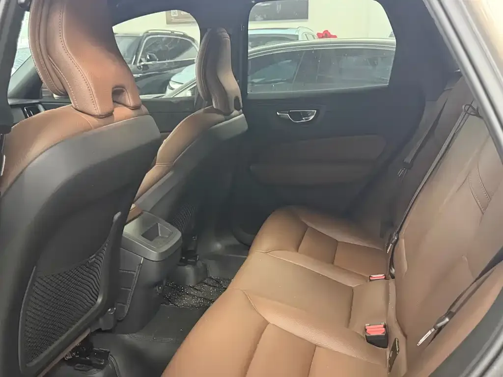 Volvo XC60 2024 из CN, фото 3