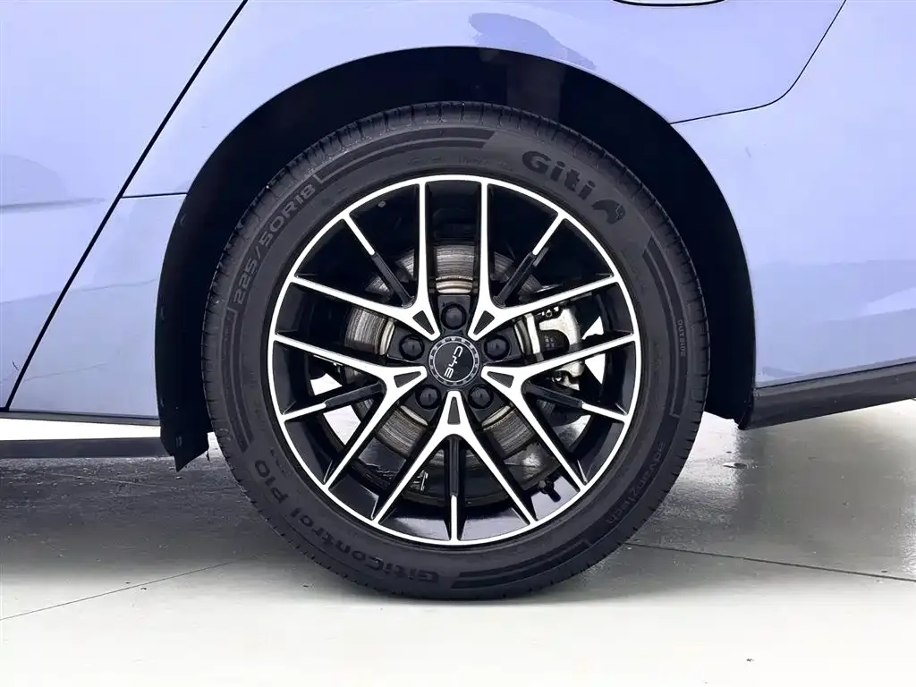 BYD Seal — фото 6