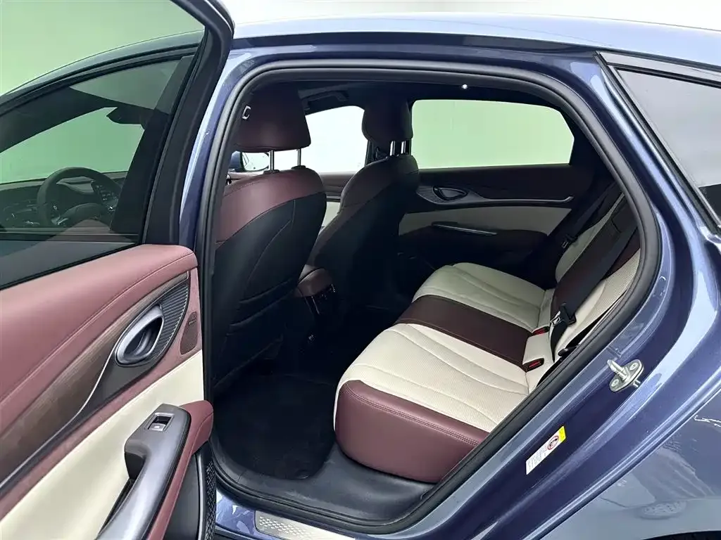 BYD Seal — фото 7