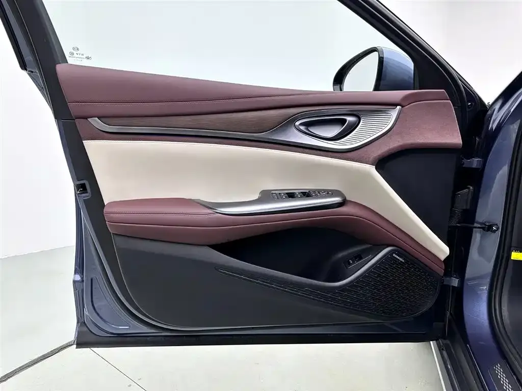BYD Seal — фото 10