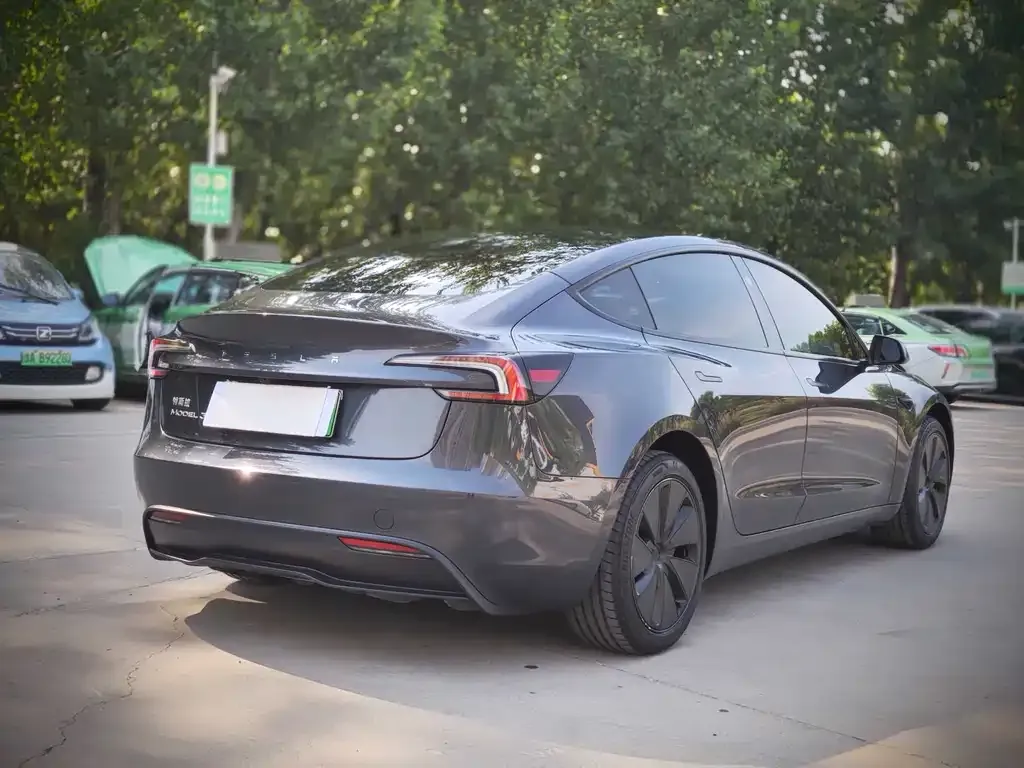 Tesla Model 3 — фото 2