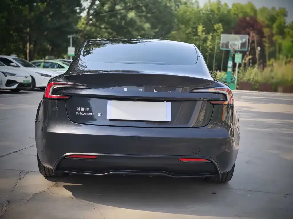 Tesla Model 3 — фото 4