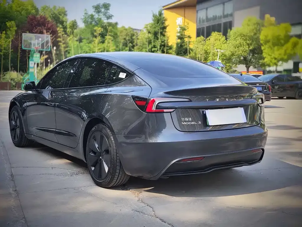 Tesla Model 3 — фото 6