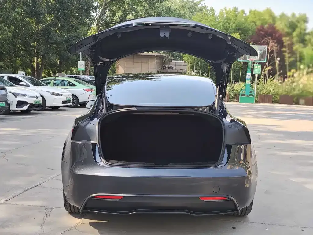 Tesla Model 3 — фото 9