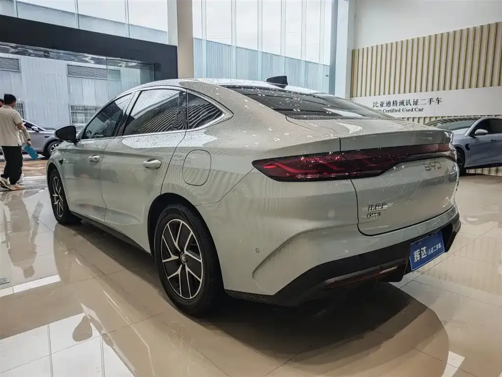 BYD Qin L — фото 10