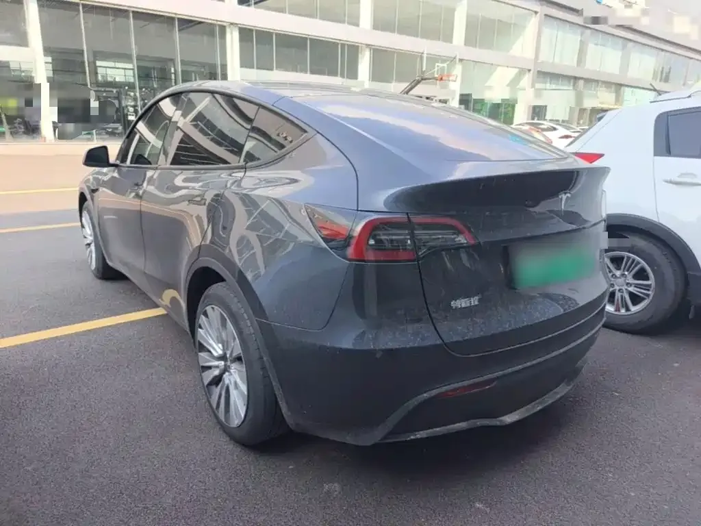 Tesla Model Y — фото 8