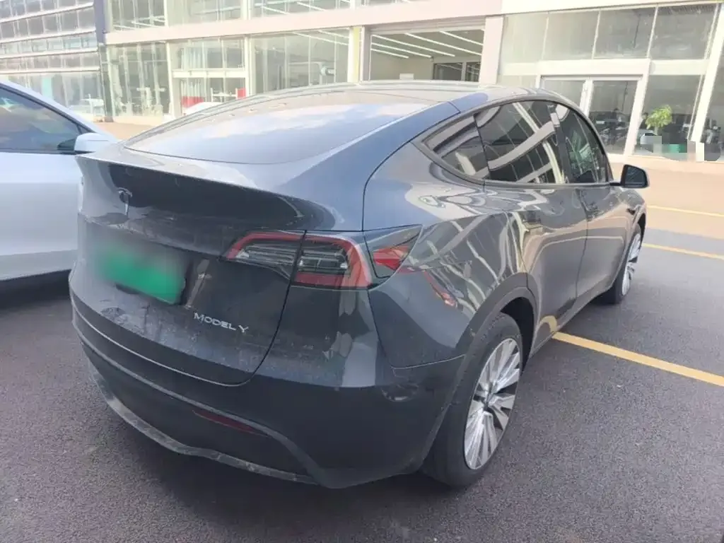 Tesla Model Y — фото 7