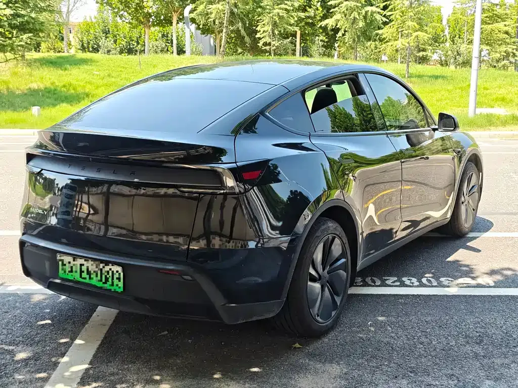 Tesla Model Y — фото 8