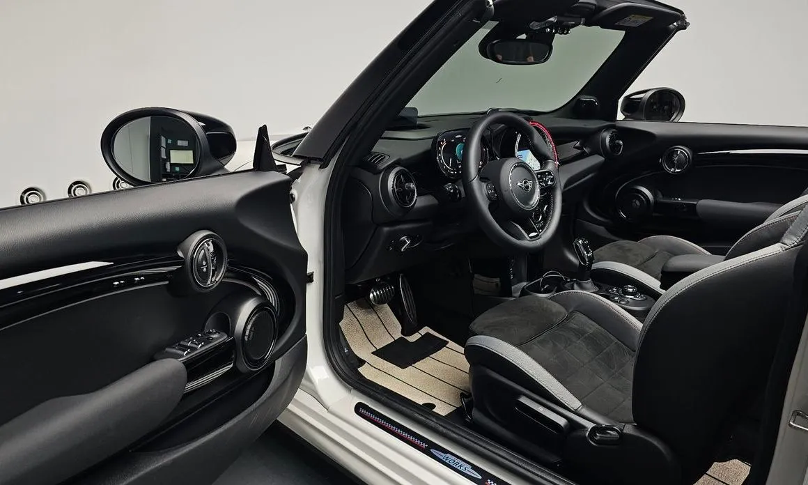 Mini Cooper Convertible 2024 из KR, фото 10
