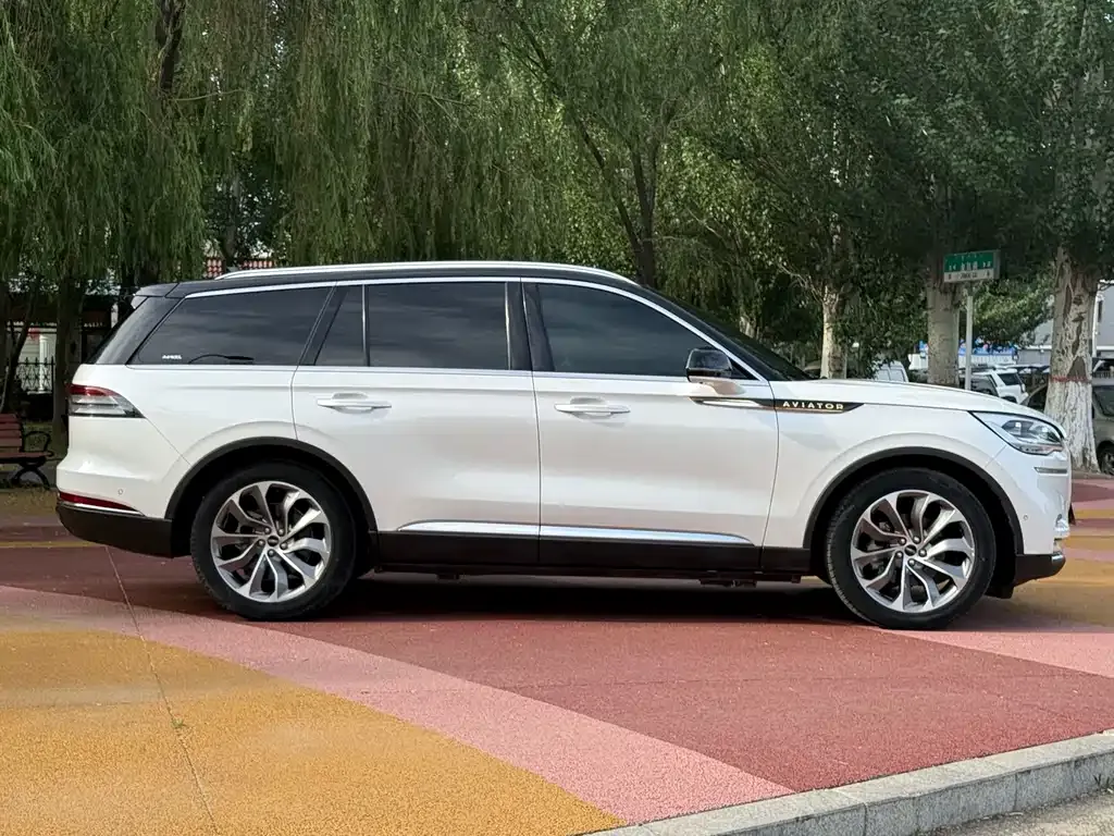 Lincoln Aviator — фото 8