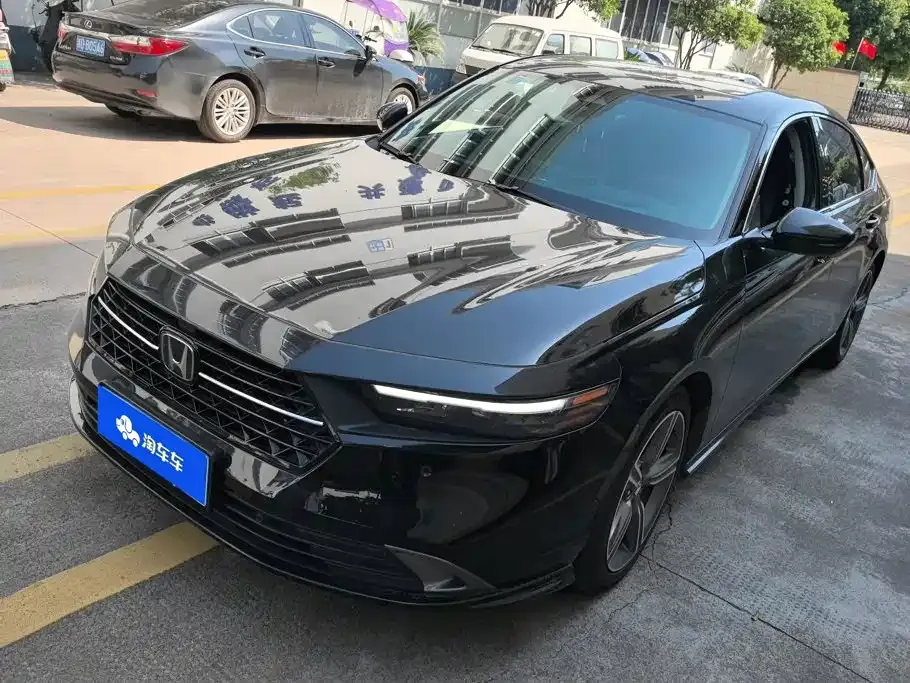 Honda Accord — фото 1