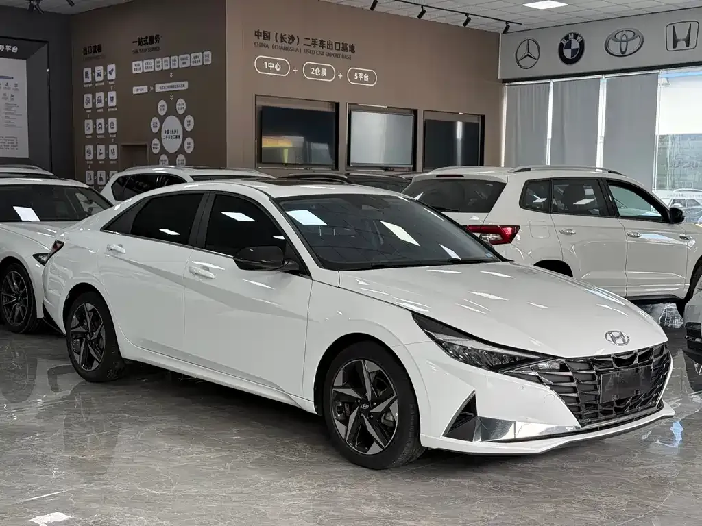 Hyundai Elantra — фото 7