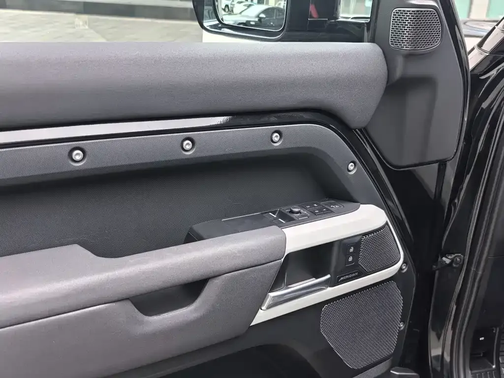 Land Rover Defender — фото 6