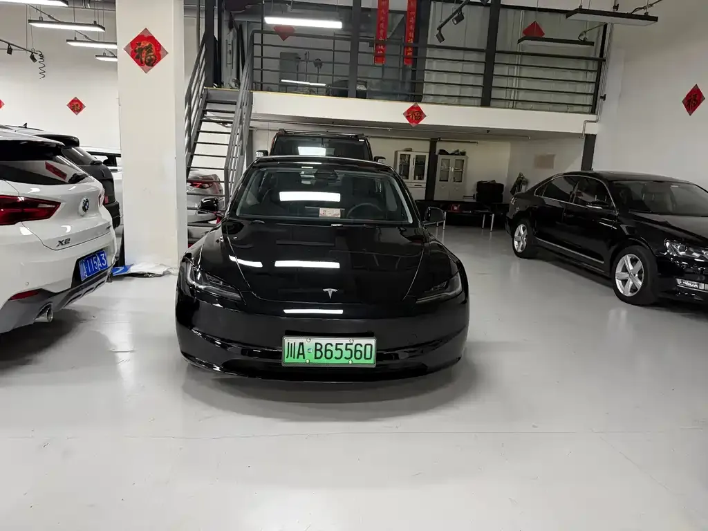 Tesla Model 3 — фото 1