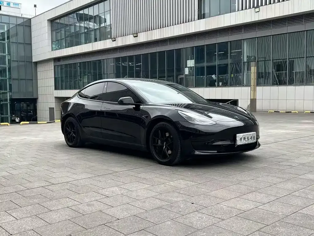 Tesla Model 3 — фото 8