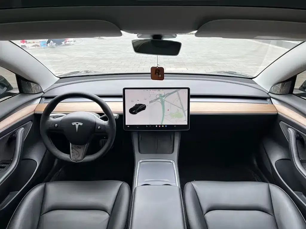 Tesla Model 3 — фото 2