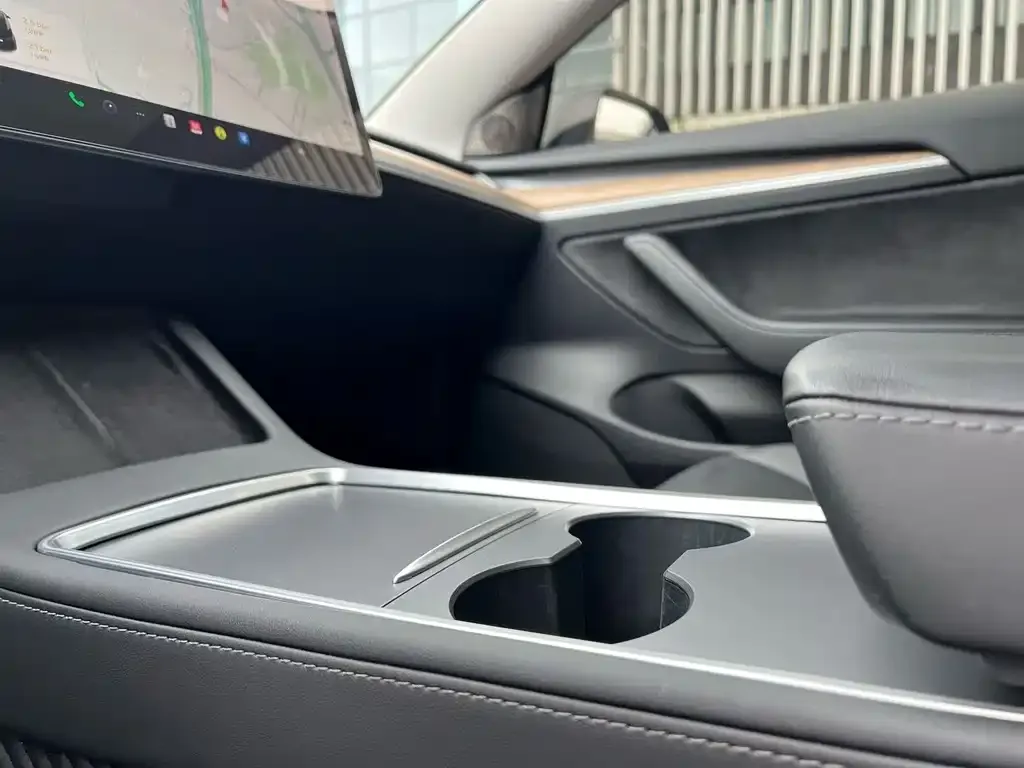 Tesla Model 3 — фото 9