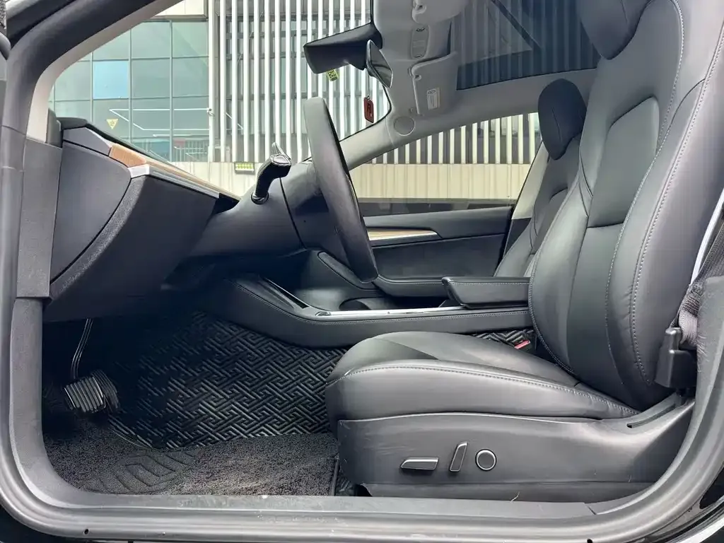 Tesla Model 3 — фото 4