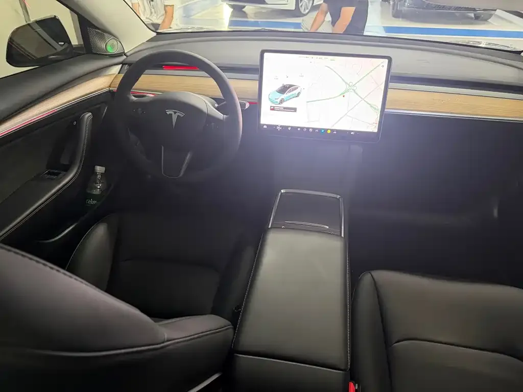 Tesla Model 3 — фото 5