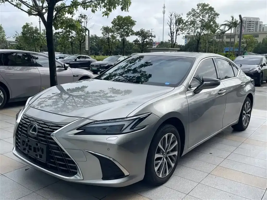 Lexus ES — фото 1